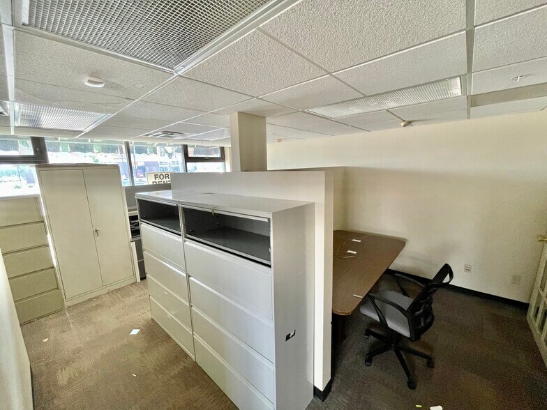 More Photos Of 120 16 1/2 St, Rock Island Office For Sale