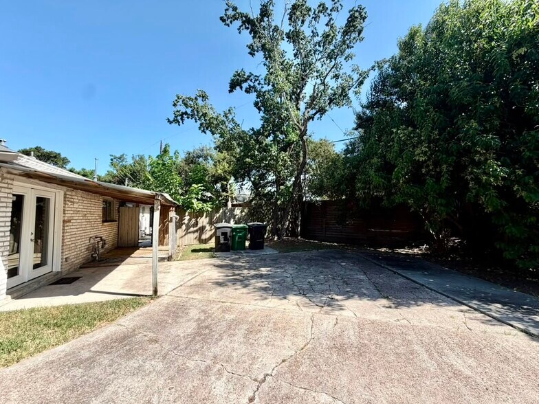 More Photos Of 7315 Housman, Houston Specialty For Sale