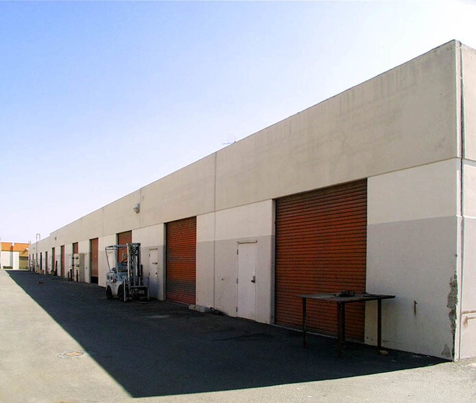 More Photos Of 23251 Peralta Dr, Laguna Hills Distribution For Lease