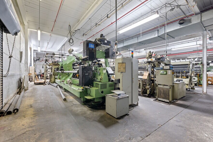 More Photos Of 312 W Luther Ave, Liberty Manufacturing For Sale