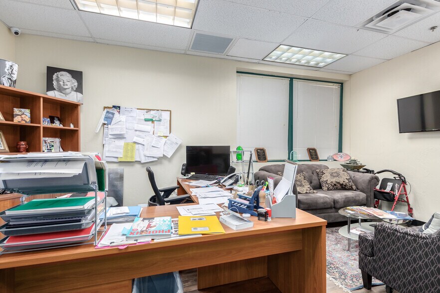 More Photos Of 4045 E Union Hills Dr, Phoenix Medical For Sale