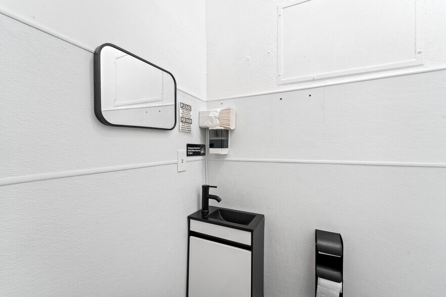 More Photos Of , San Ysidro General Retail For Sale