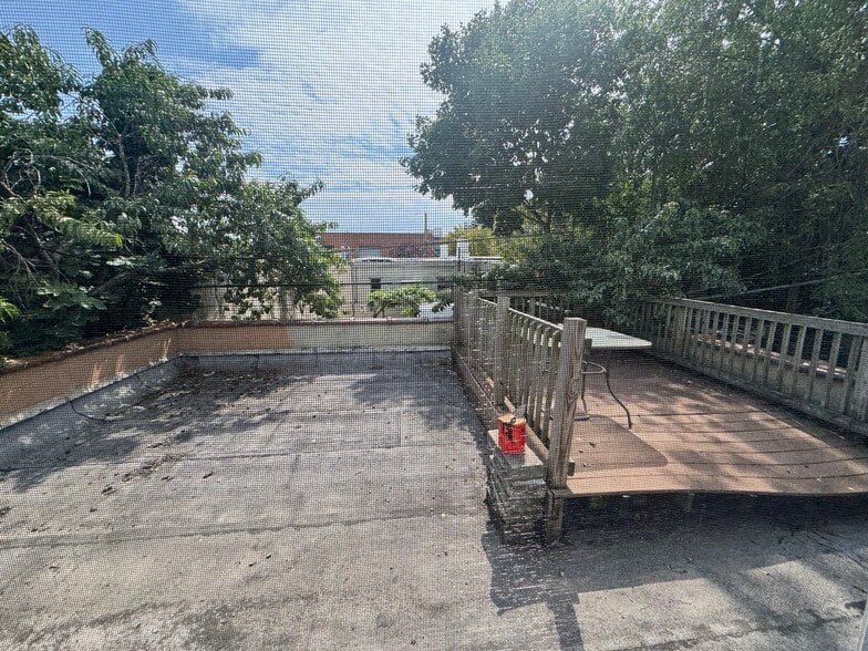 More Photos Of 37-23 27th St, Long Island City Light Distribution For Sale