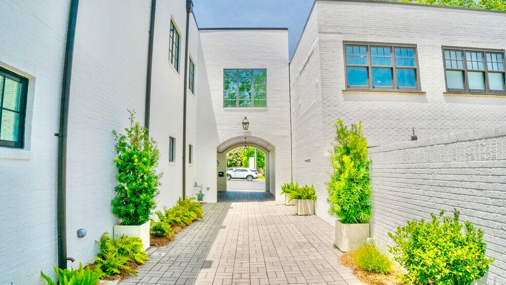 More Photos Of 152 N Section St, Fairhope Storefront Retail Residential For Sale