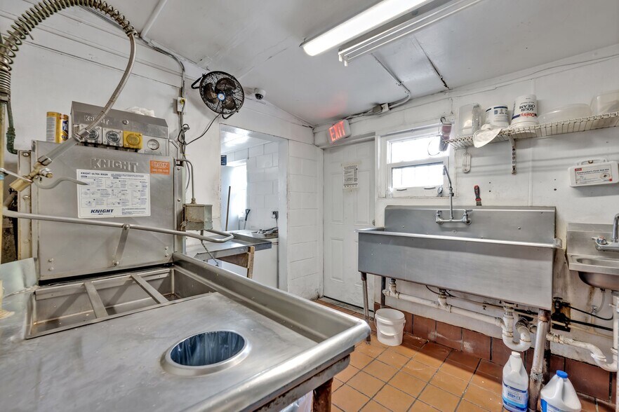 More Photos Of , Deland Unknown For Sale