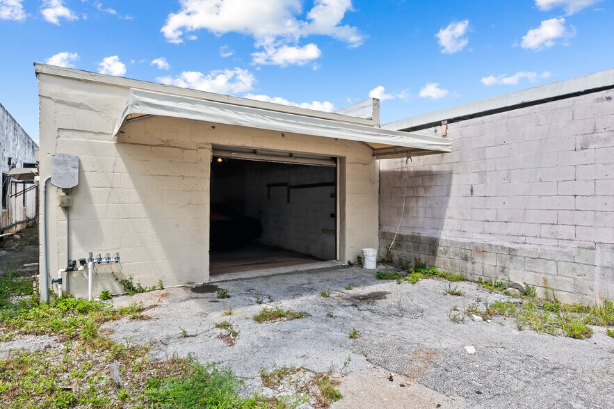 More Photos Of 804 NE 4th Ave, Fort Lauderdale Flex For Lease