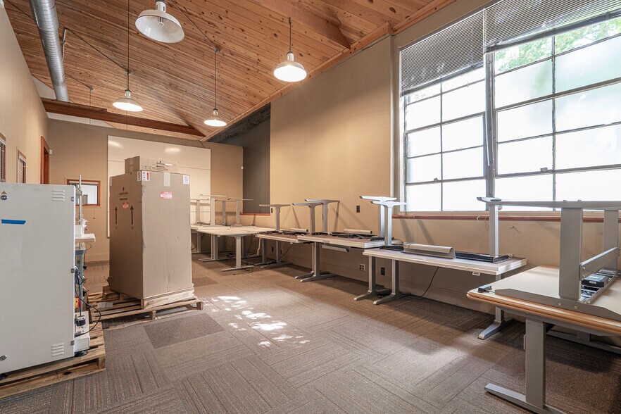 More Photos Of 1714 Broadway St, Vancouver Auto Repair For Lease