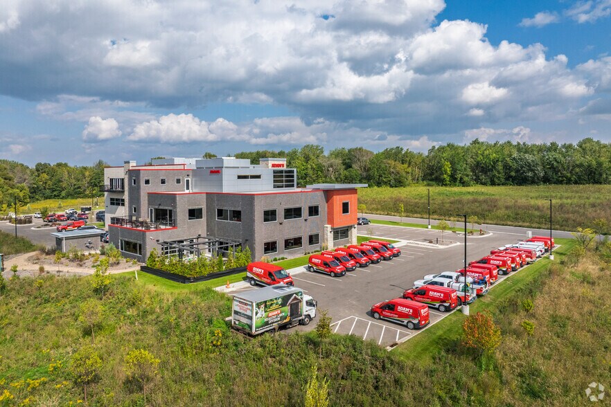 More Photos Of 2900 Eagle Bluff Cir, Medina Office For Lease