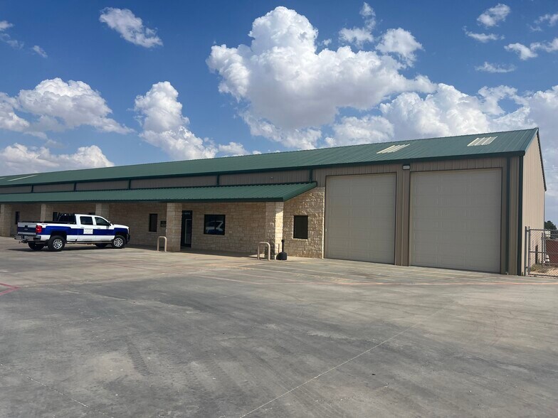 More Photos Of 6413 N State Highway 349, Midland Warehouse For Lease