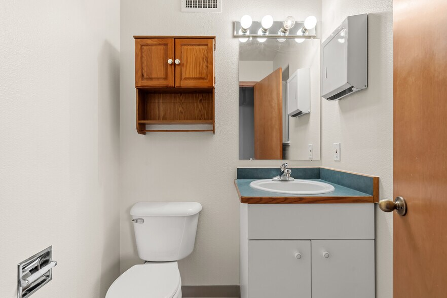 More Photos Of 858 NE A St, Grants Pass Office Residential For Sale