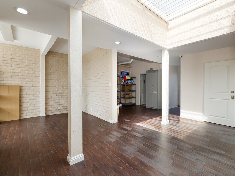 More Photos Of 4701 W Imperial Hwy, Inglewood Loft Creative Space For Sale