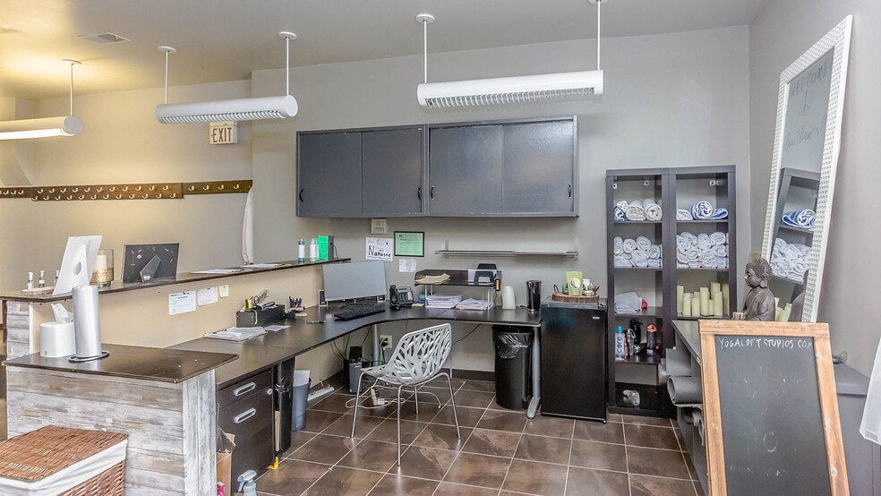 More Photos Of 101-107 N Oak Park Ave, Oak Park General Retail For Sale