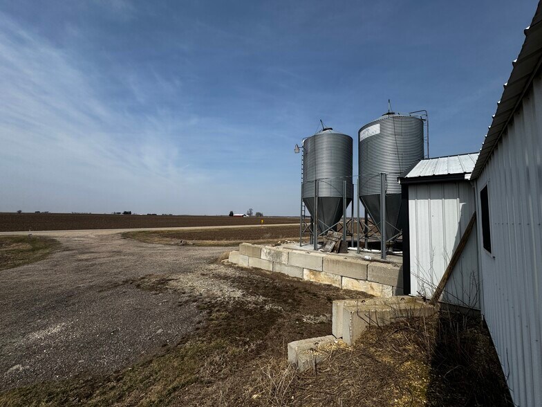More Photos Of N5000 Co M hwy, Darien Warehouse For Sale