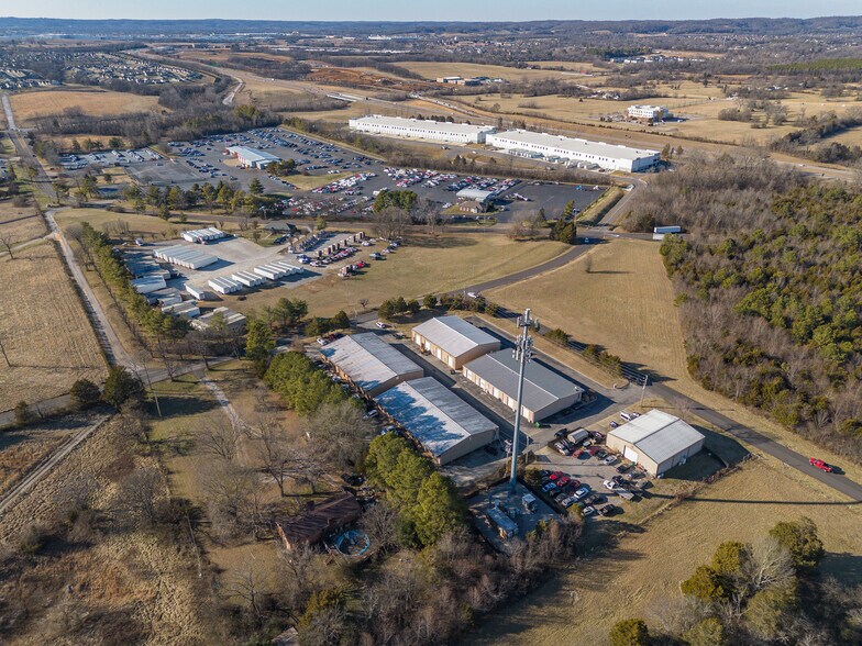 More Photos Of 3710 John Lunn Rd, Spring Hill Flex For Lease