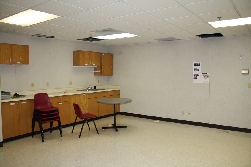 More Photos Of 301 N Broadway, De Pere Medical For Lease