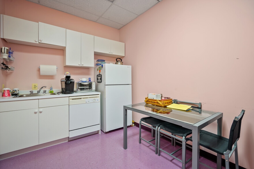 More Photos Of 4437 Brookfield Corporate Dr, Chantilly Medical For Sale