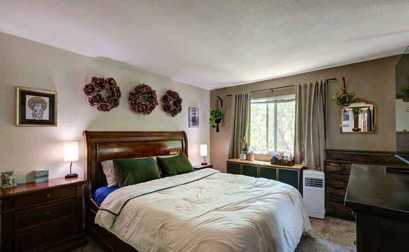 More Photos Of 402 N Poplar Ave, Fresno Apartments For Sale