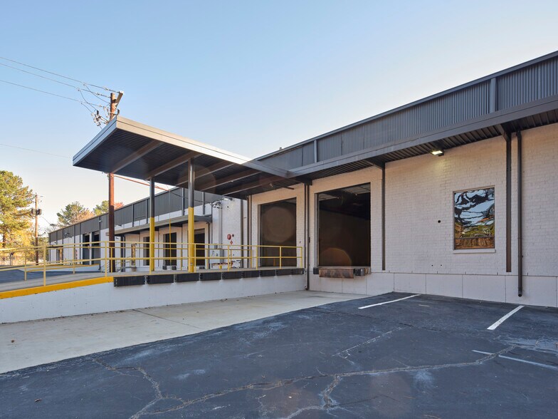 More Photos Of 3645 Oakcliff Rd, Doraville Warehouse For Lease