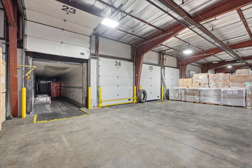 More Photos Of 8201 NE Hickory St, Minneapolis Truck Terminal For Sale