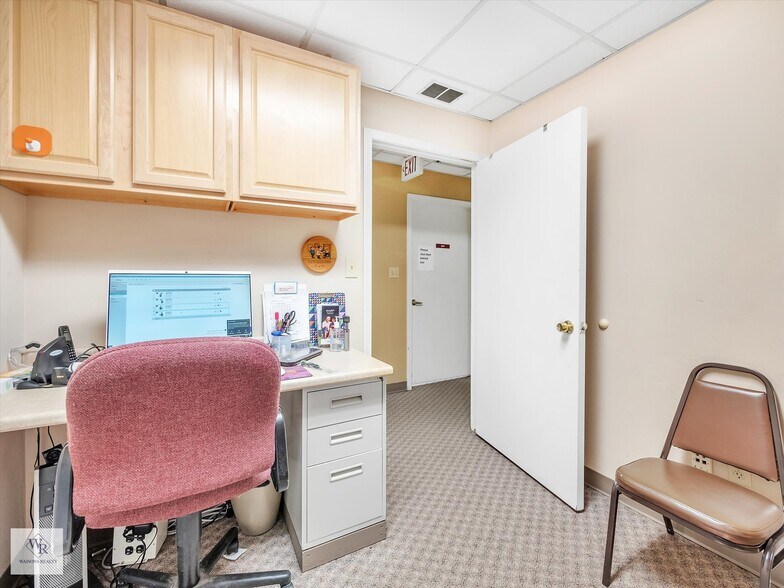 More Photos Of 25400-25430 Goddard Rd, Taylor Medical For Sale