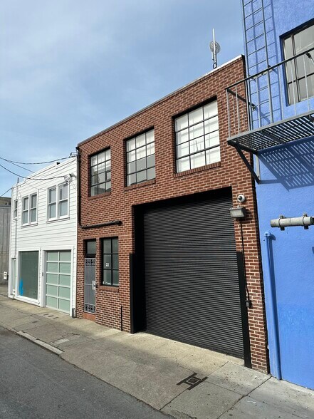 More Photos Of 22 Cleveland St, San Francisco Warehouse For Sale