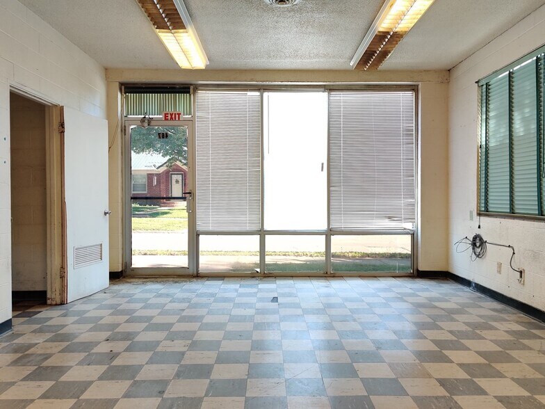 More Photos Of 211 W Walnut Ave, McKenzie General Retail For Lease