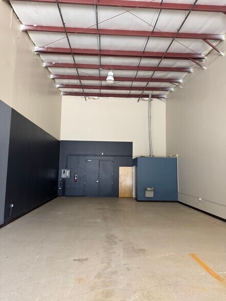 More Photos Of 450-494 NW Lake Whitney Pl, Port Saint Lucie Warehouse For Lease