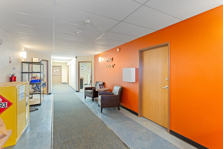 More Photos Of 2066 125th Ave, Watford City Showroom For Sale