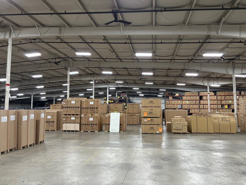 More Photos Of 2135 Industrial Pky, Elkhart Manufacturing For Sale