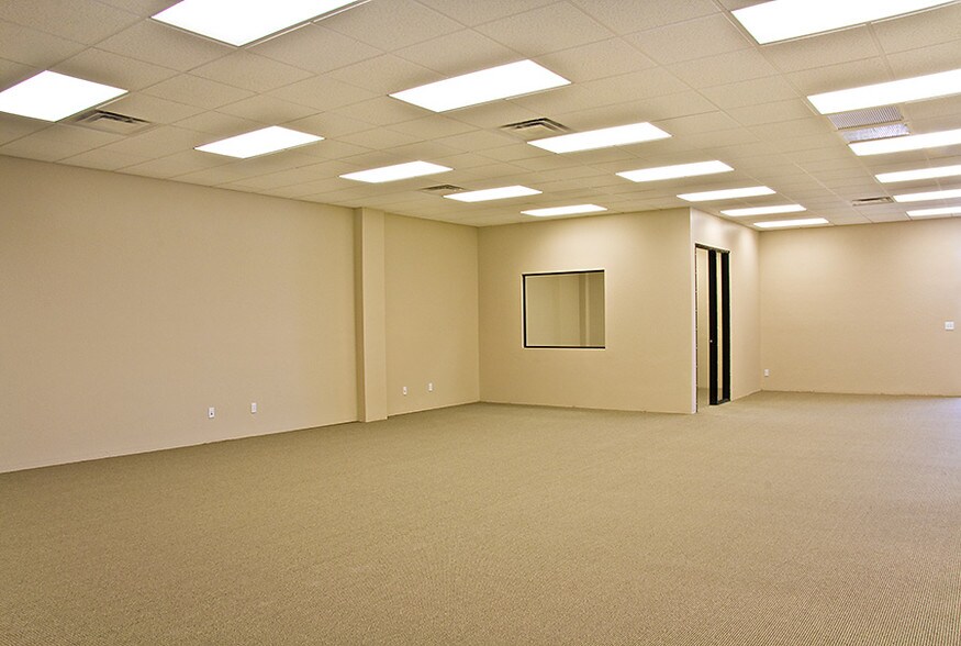 More Photos Of 7655 E Redfield Rd, Scottsdale Light Distribution For Lease