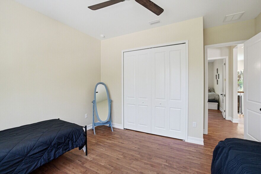 More Photos Of 4120 3rd Ave NW, Naples Apartments For Sale