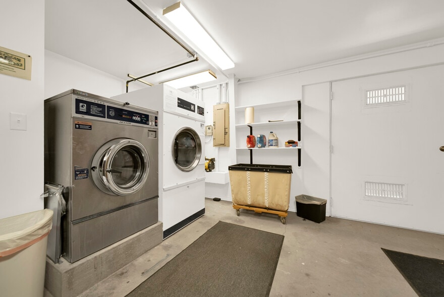 More Photos Of 60 Hickory Ave, Akron Hotel For Sale