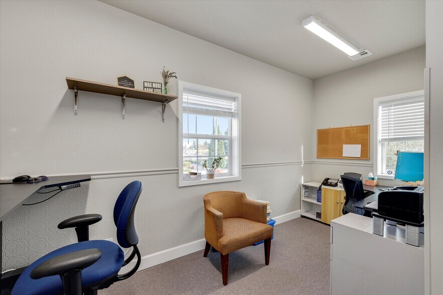 More Photos Of 113 N Elm St, Canby Restaurant For Sale