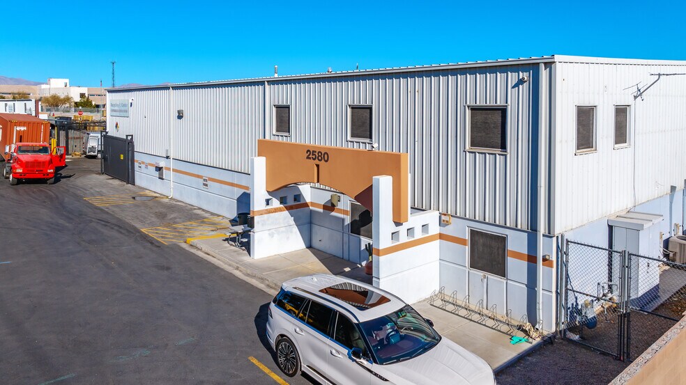 More Photos Of 2580 N Commerce St, North Las Vegas Manufacturing For Lease