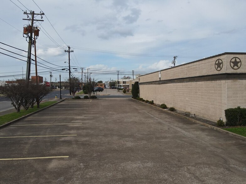 More Photos Of 204 E Burke Ave, Lufkin Office For Sale