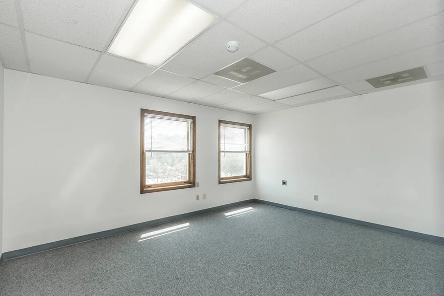More Photos Of 45 Stiles Rd, Salem Office For Sale