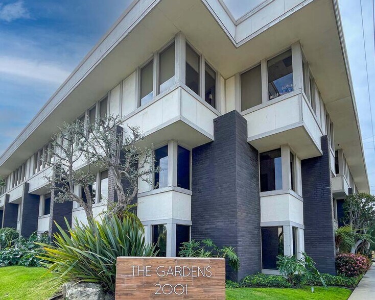 More Photos Of 2001 S Barrington Ave, Los Angeles Medical For Lease