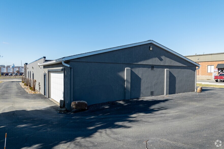 More Photos Of 7336 Whipple Ave NW, Canton Office For Lease