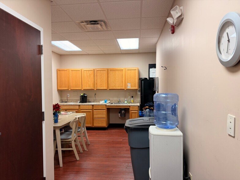 More Photos Of 1380 Eastchester Dr, High Point Medical For Lease