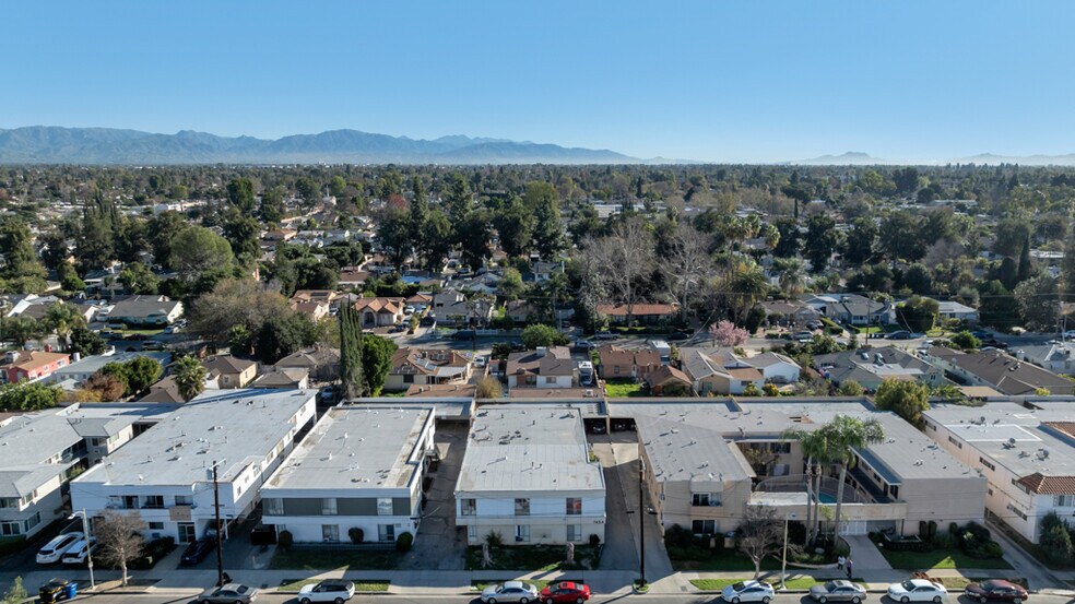 More Photos Of 7454 Canby Ave, Reseda Apartments For Sale