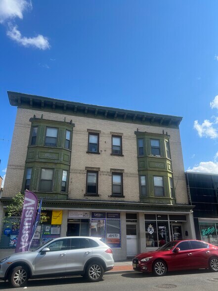More Photos Of 1160 E Grand St, Elizabeth Storefront Retail Residential For Sale