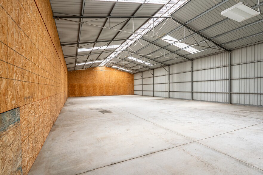 More Photos Of 35650 Hidden Springs Rd, Hemet Warehouse For Lease