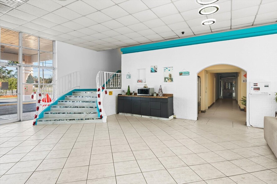 More Photos Of 510 Lane Ave S, Jacksonville Hotel For Sale