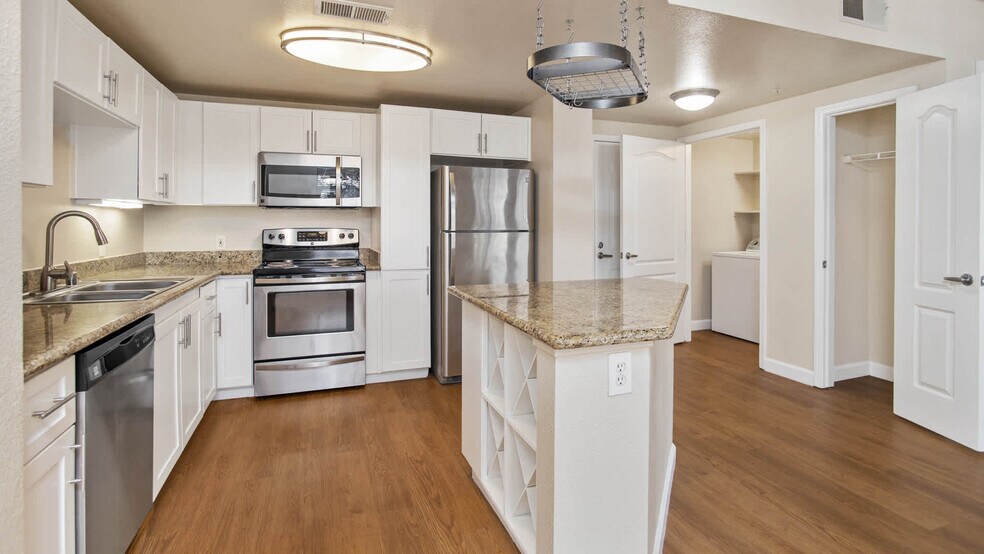 More Photos Of 1001-1101 Park Pl, San Mateo Apartments For Lease