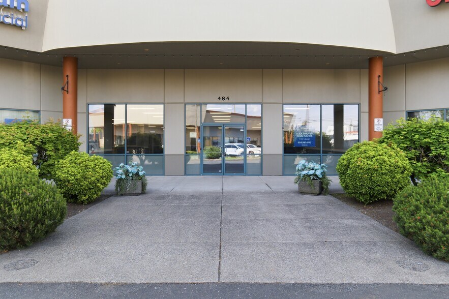 More Photos Of 484-486 Lancaster Dr NE, Salem Unknown For Lease