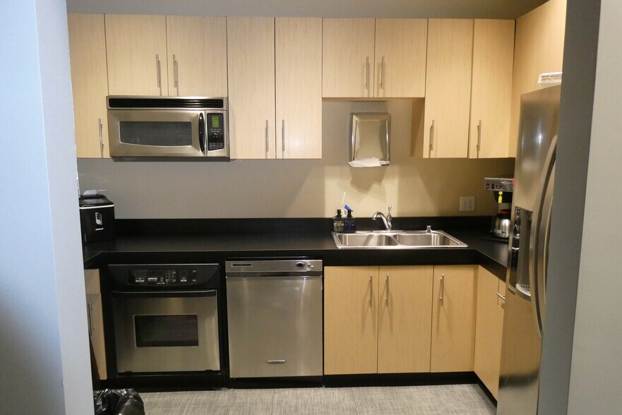 More Photos Of 6100-6120 San Fernando Rd, Glendale Office For Sale
