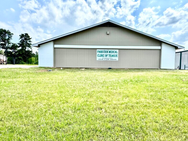 More Photos Of 101 Anthony Dr, Teague Medical For Sale