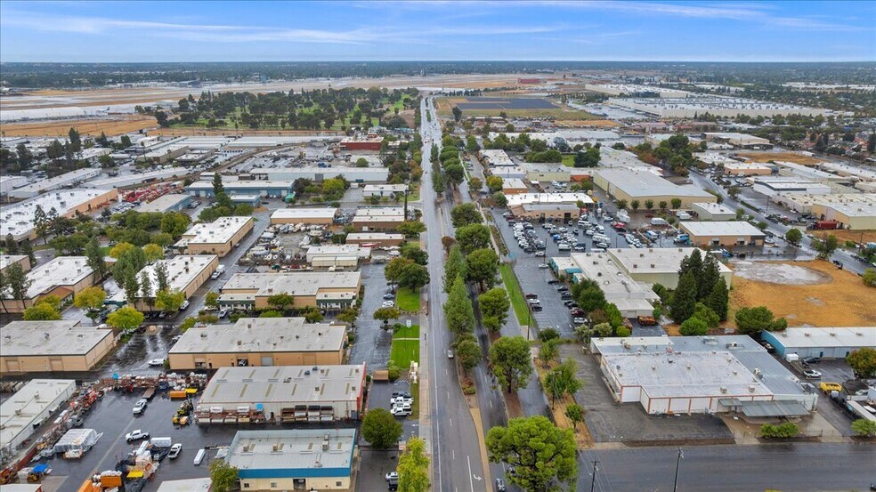 More Photos Of 5750 E Shields #102 ave, Fresno Industrial For Sale