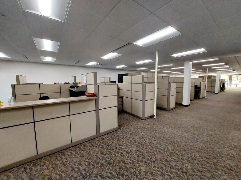 More Photos Of 1800 Westwood Center Blvd, Wausau Office For Sale