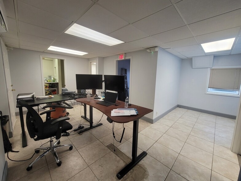 More Photos Of 14340 S La Grange Rd, Orland Park Office Residential For Sale